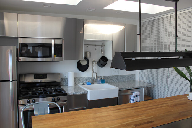 Kitchen Area - 1202 N Avenue 54