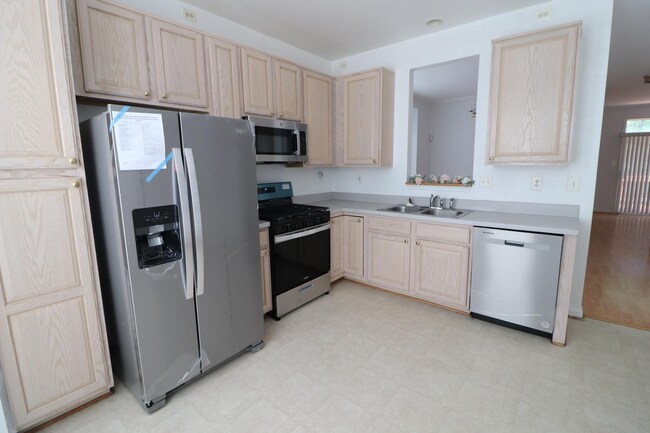 Foto del edificio - 3 BD Townhouse in Brightwood Forest (Stafford, VA)
