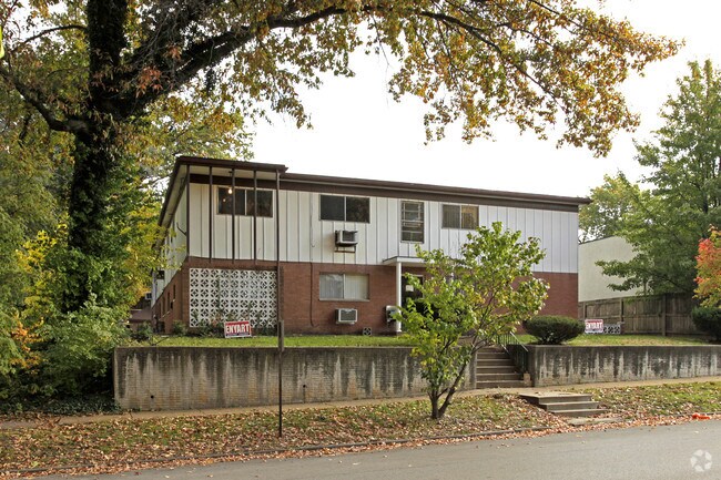 Primary Photo - 10 N Douglas Ave