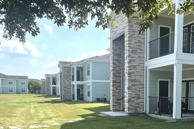 Foto del edificio - Pointe Royale Apartments
