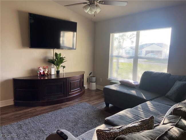 Building Photo - 1401 SW 6th Ave