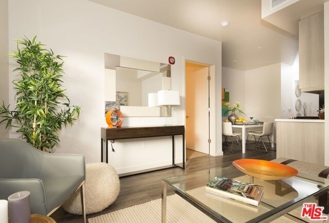 Foto del edificio - 1100 S Hill St