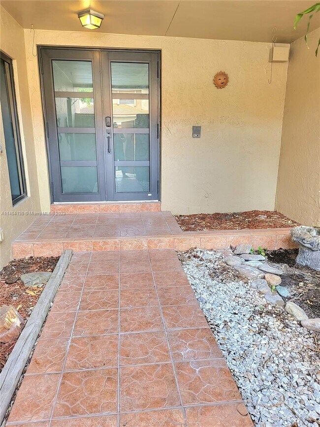 Foto del edificio - 19530 Cypress Ct