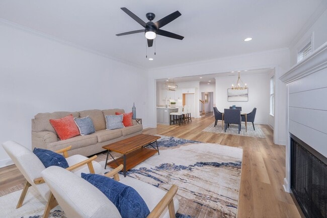 Building Photo - FOR LEASE - NEW BUILD TOWNHOME LOCATED IN ...