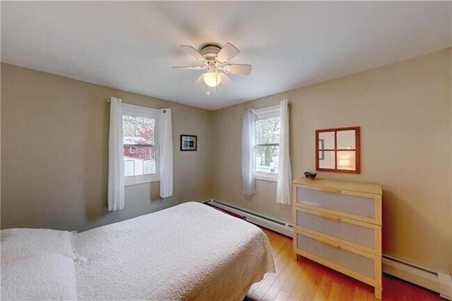 Foto del edificio - 135 Holly Rd