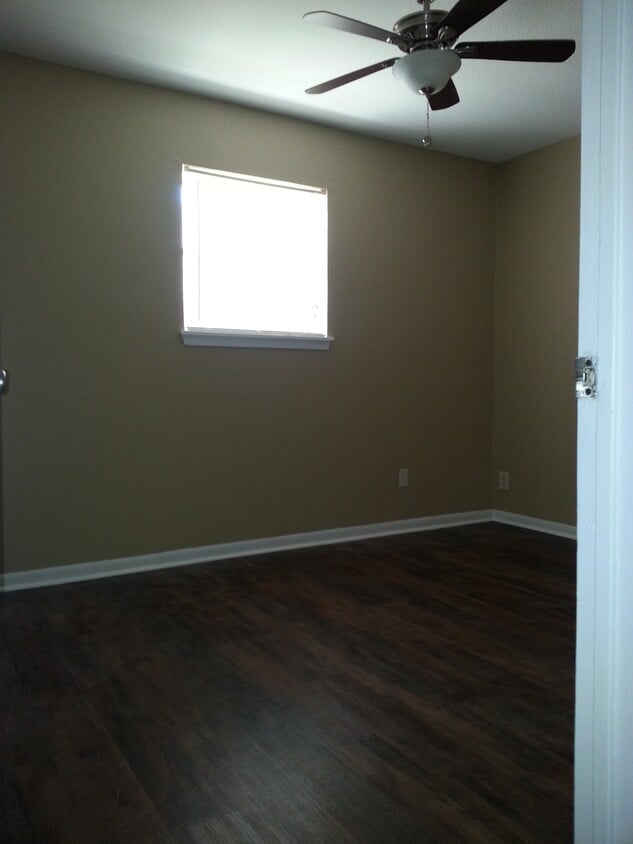 Primary Photo - 4665 Hartel St