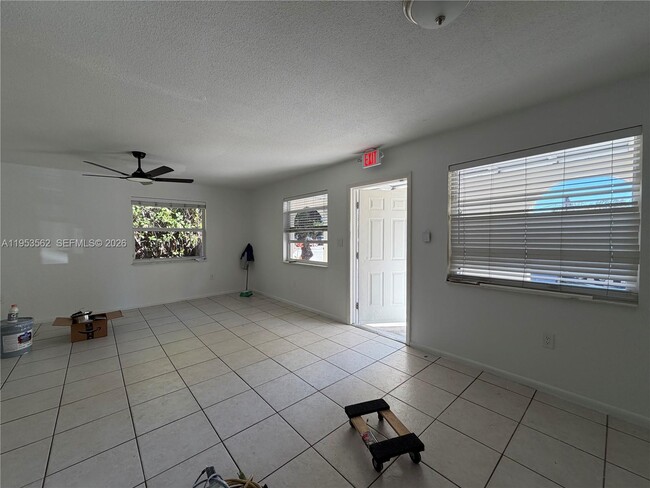 Foto del edificio - 951 SW 16th St