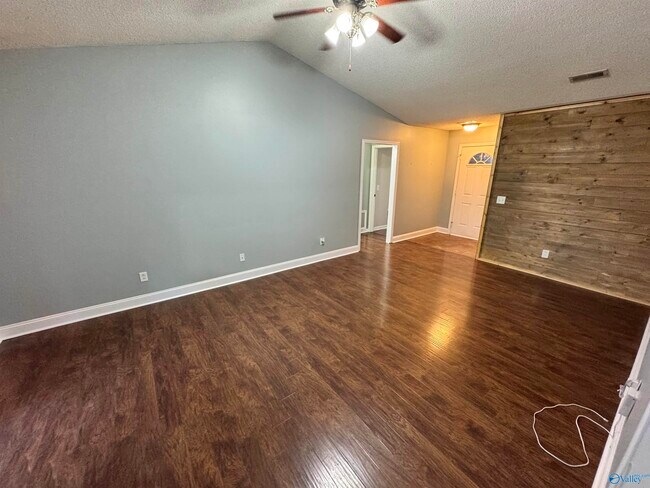 Foto del edificio - 235 Shadowbrook Ln NE