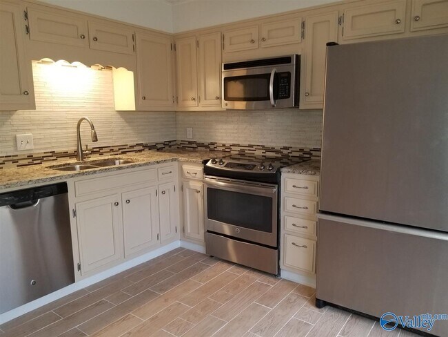 Foto del edificio - 6724 Steeplechase Dr NW