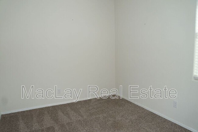 Foto del edificio - 1083 W Chimes Tower Dr