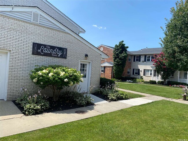 Foto del edificio - 348 Kensington Ln