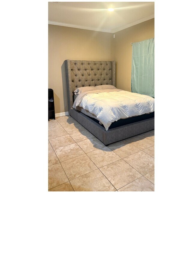 Building Photo - 2433 Duncan Dr