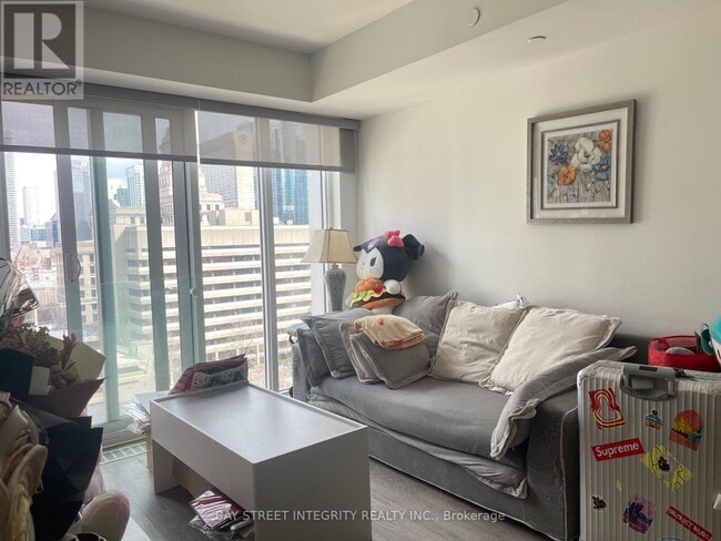 Building Photo - 50 McCaul St