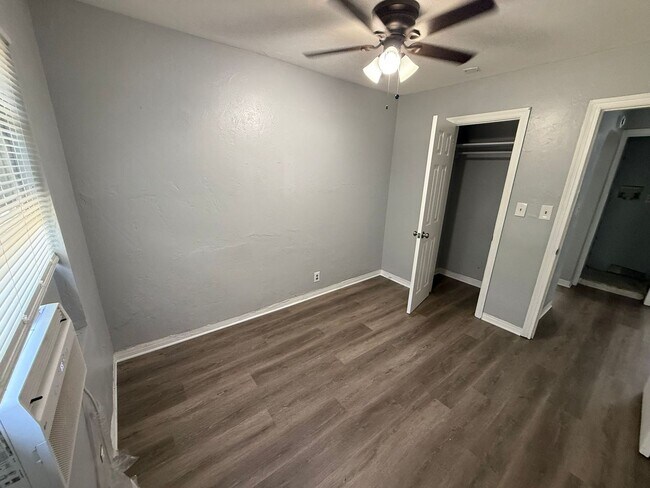 Foto del edificio - Apply for FREE This Holiday Season!