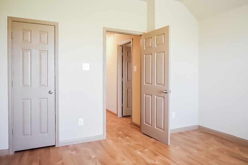 Building Photo - 5738 S Brenwood Dr