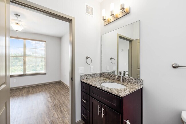 Building Photo - Lofts At Bass