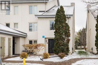 Building Photo - 110 Fairway Ct