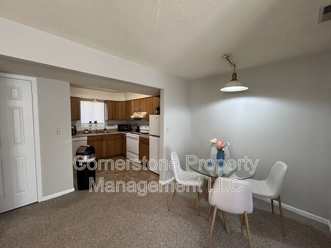 Foto del edificio - 1000 Emery Rd