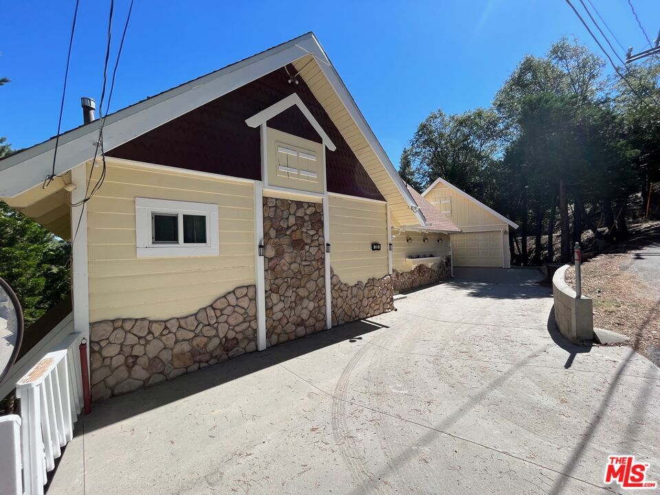 Primary Photo - 313 Summit Rd