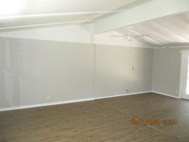 Foto del edificio - 525 Sportsman Club Rd