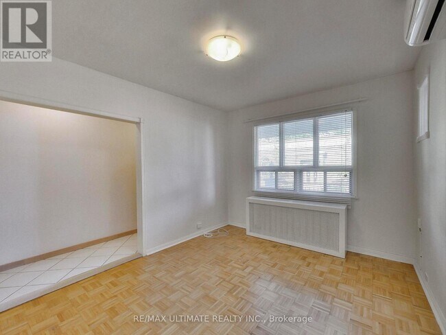 Photo du bâtiment - 1652 Dufferin St