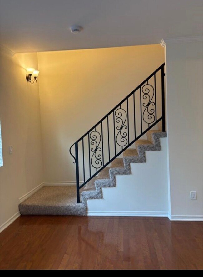 Foto del edificio - 4523 Woodman Ave