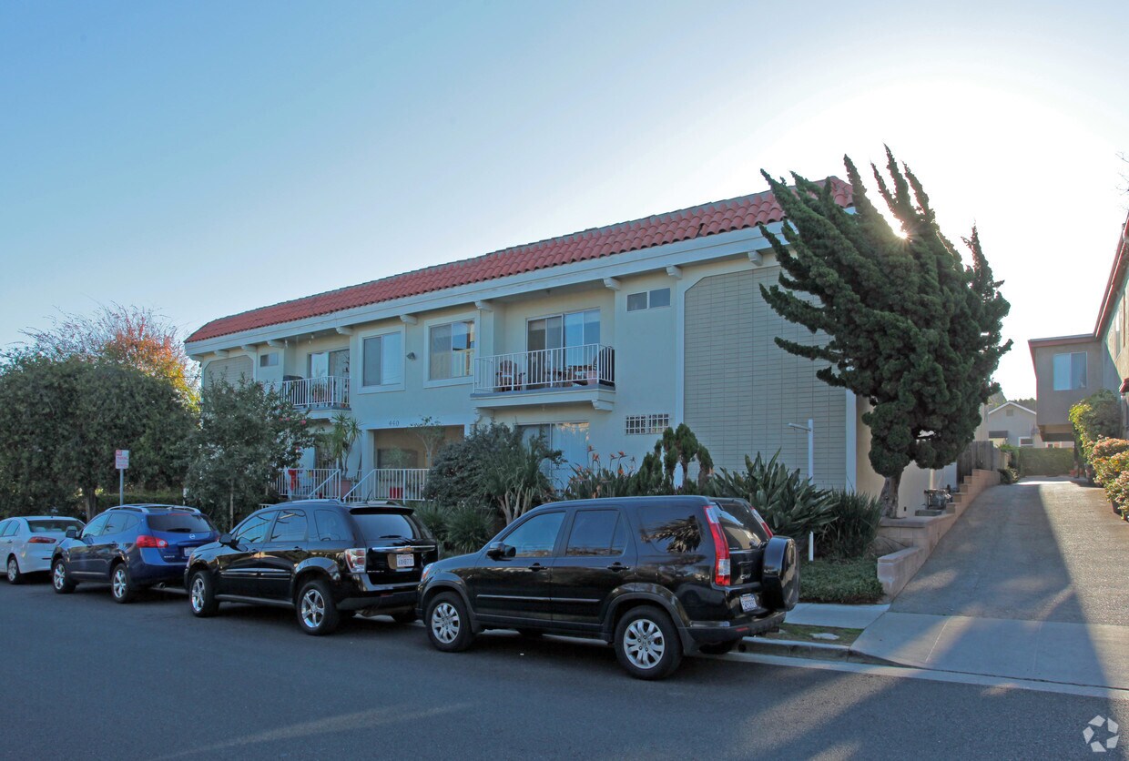 Building Photo - Raymond Ave Apartments