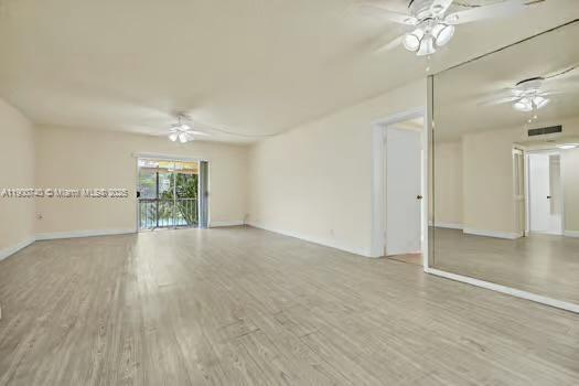 Foto del edificio - 8527 Old Country Manor