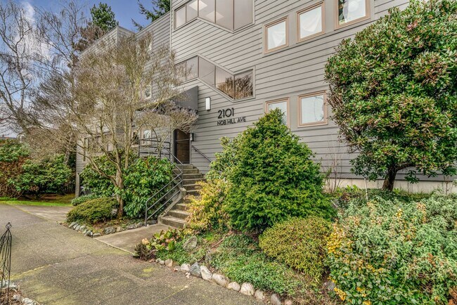 Foto del edificio - Large 2 Bedroom in Queen Anne * Utilities/...