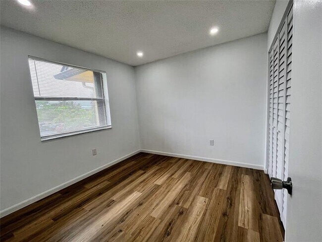 Foto del edificio - 163 NW 93rd Ave