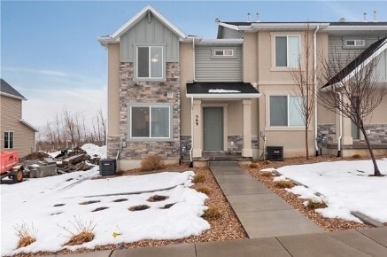 Building Photo - 569 S 120 E