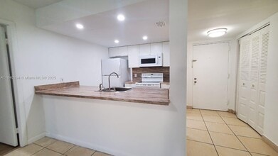 Building Photo - 8160 Geneva Ct