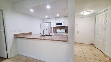 Building Photo - 8160 Geneva Ct