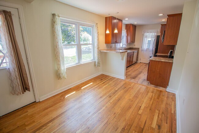 Building Photo - North Colonie Schools - 3 BR Ranch