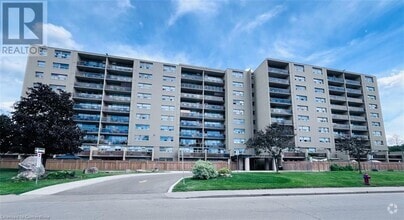 Building Photo - 15 Nicklaus Dr