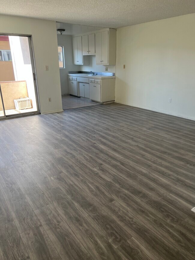 Building Photo - 1409 S Manhattan Plz