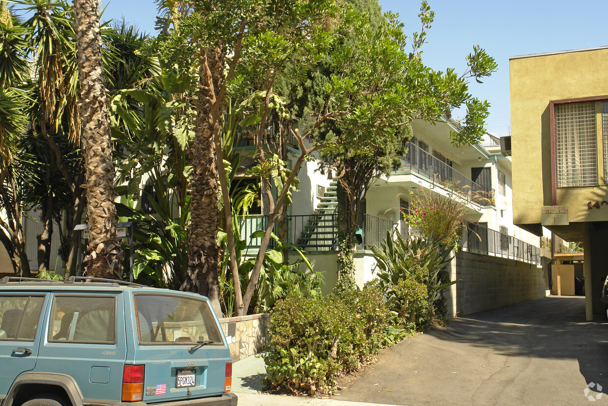 Primary Photo - Marie Antoinette Apartments