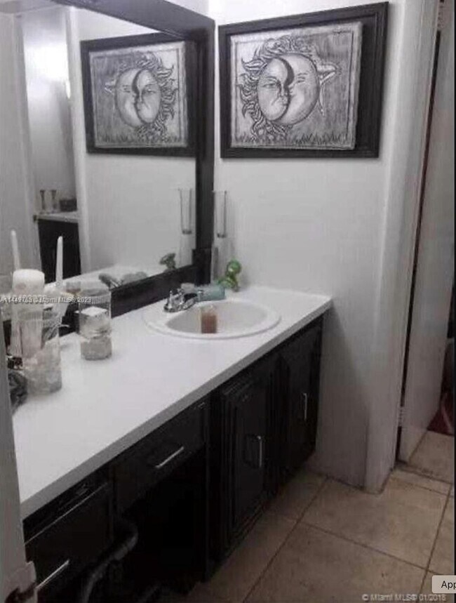 Foto del edificio - 484 NW 165th St