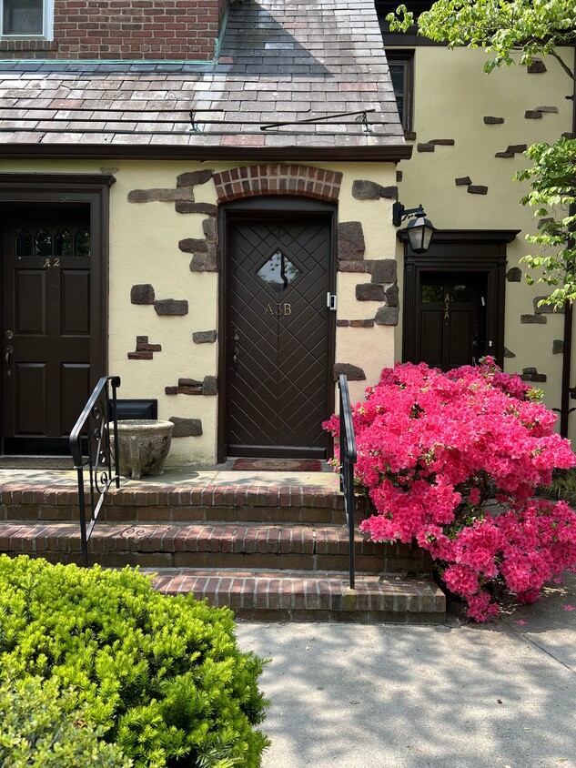 Primary Photo - 185 E Palisade Ave