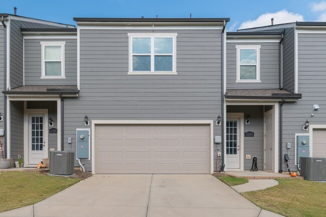 Building Photo - Gorgeous home in Waverly!