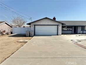Building Photo - 7795 Oakwood Ave