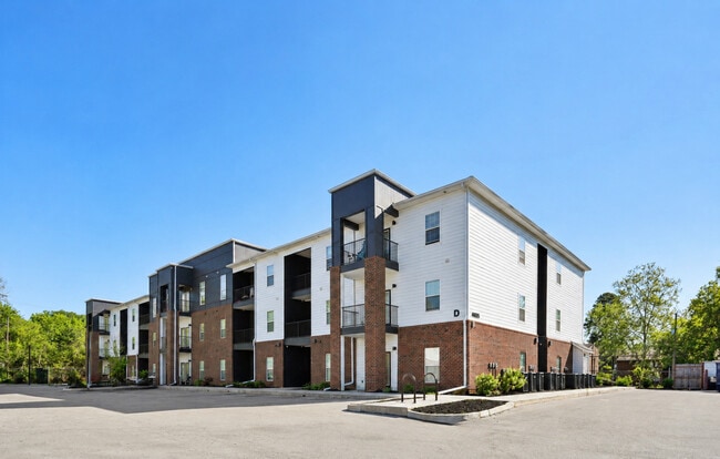 Building Photo - Ammons at Asheville Highway