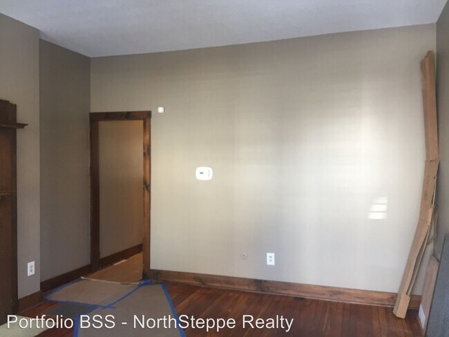 Foto del edificio - 2 br, 1 bath Apartment - 31 E Second