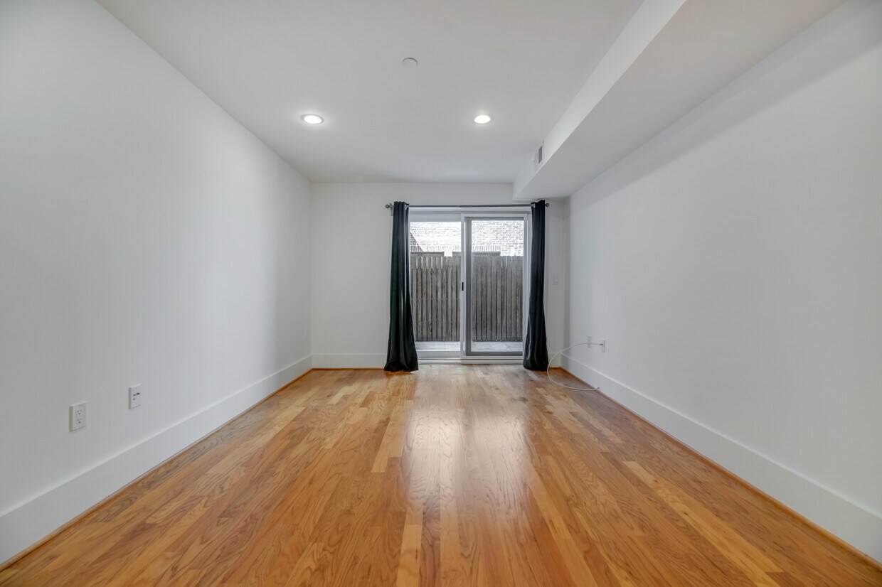 Primary Photo - 2852 Connecticut Ave NW