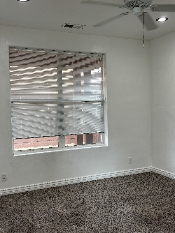 Foto del edificio - 1520 E Helen Way