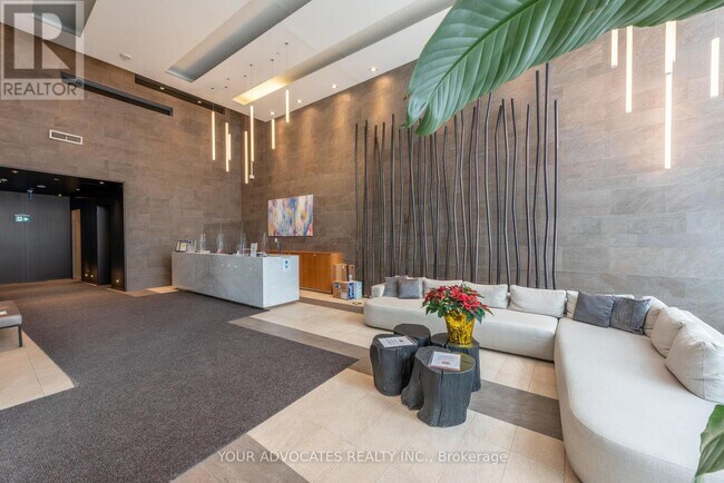 Photo du bâtiment - 72 Esther Shiner Blvd