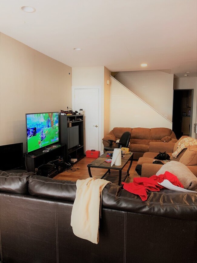 Foto del edificio - 2118 E Carson St