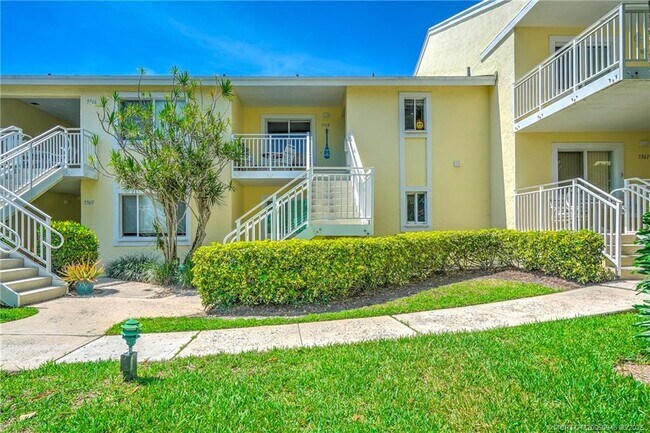 Foto del edificio - 5564 NE Gulfstream Way