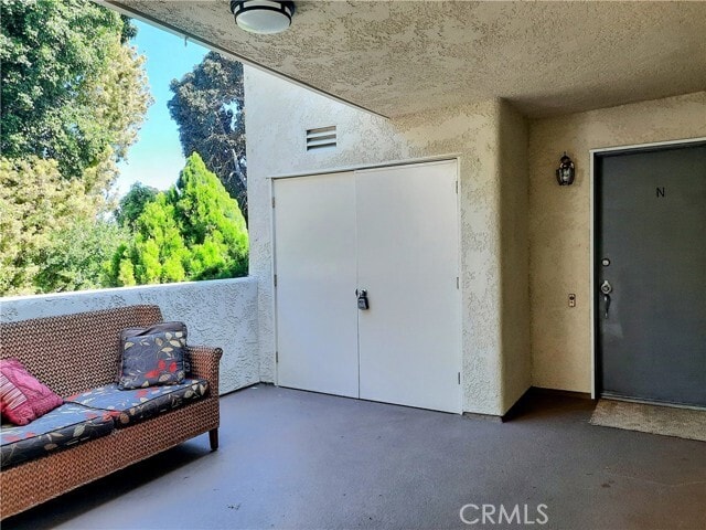 Foto del edificio - 2233 Via Puerta