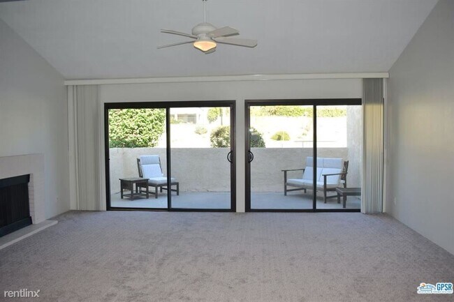 Foto del edificio - 2 br, 2 bath Townhome - 2600 S Palm Canyon...